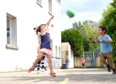 IMG_NotreDame-Riberac-Enfants-Cour