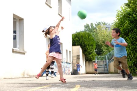 IMG_NotreDame-Riberac-Enfants-Cour