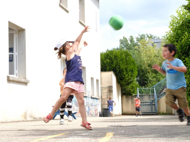 IMG_NotreDame-Riberac-Enfants-Cour